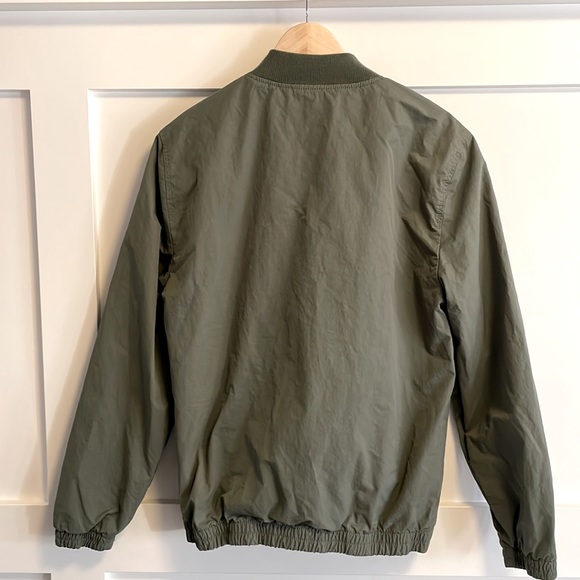 Men’s Gap Breathable Lightweight Jacket - Picture 2 of 4